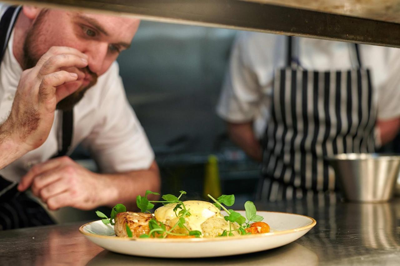 The Boathouse Inn 4*