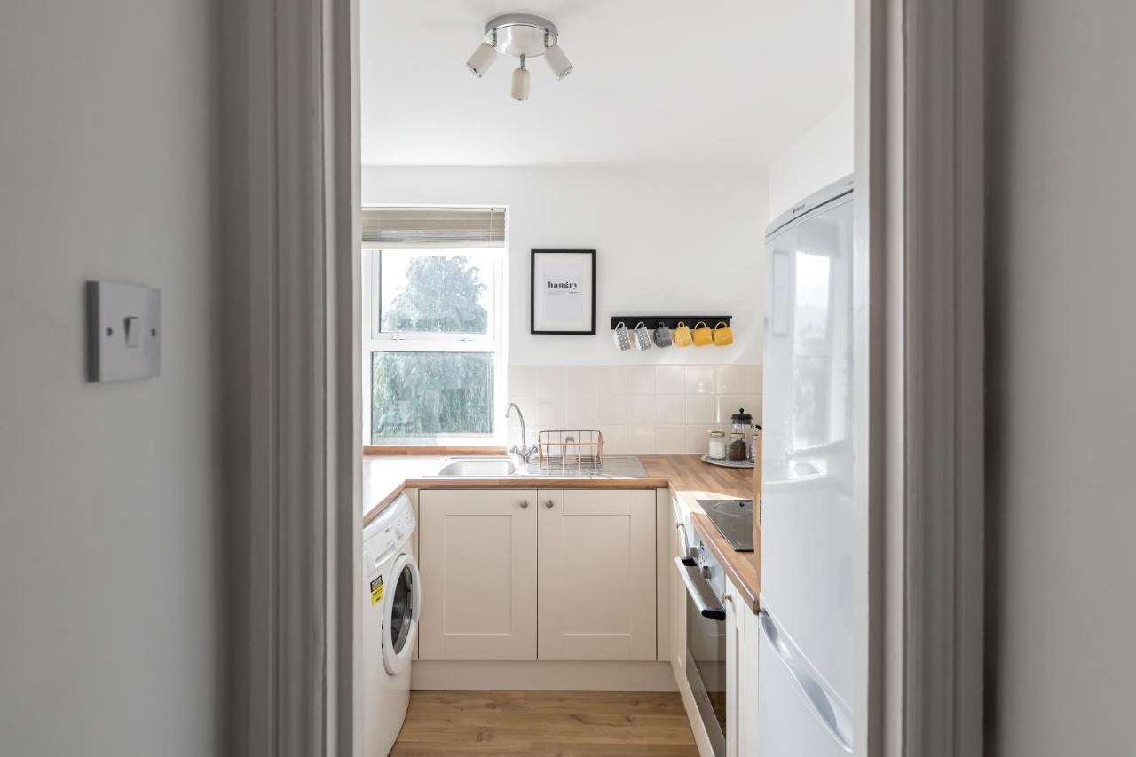 Modern & Spacious 2 Bedroom Maisonette *