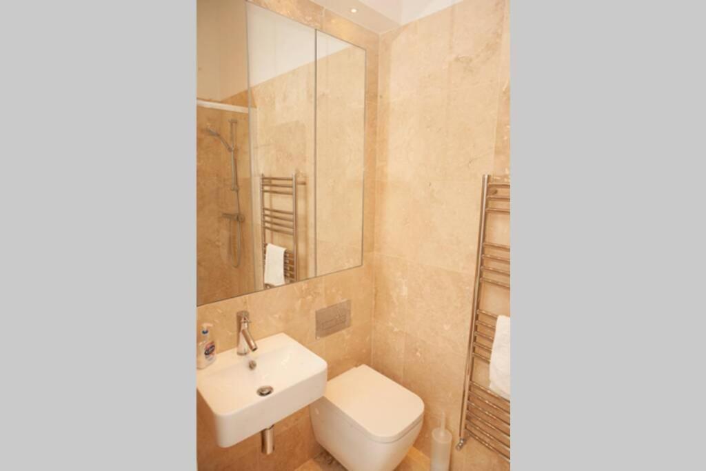 Stunning, 1 Bed Luxury Flat In *