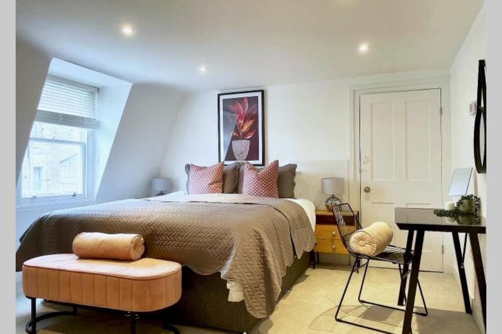 Ideally Located 2 Bedroom Luxury *
