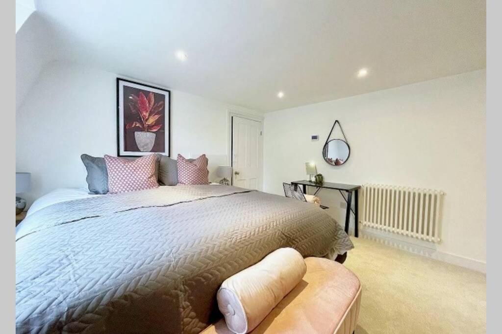 Ideally Located 2 Bedroom Luxury *