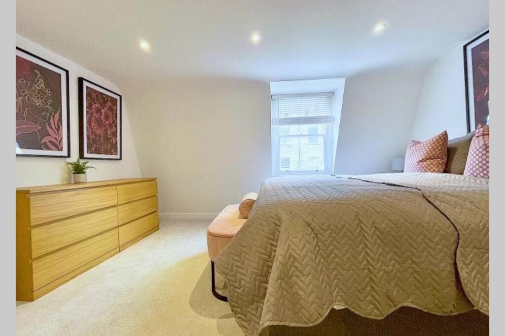 Ideally Located 2 Bedroom Luxury Apartment Bath