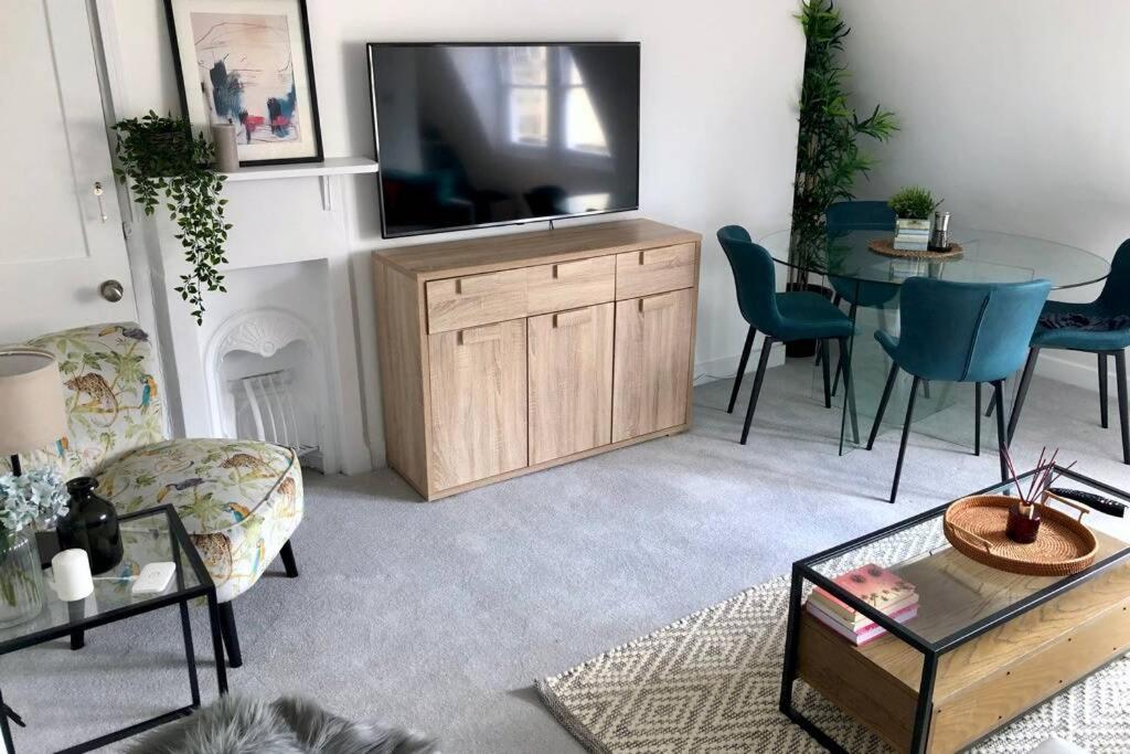 Apartment Ideally Located 2 Bedroom Luxury