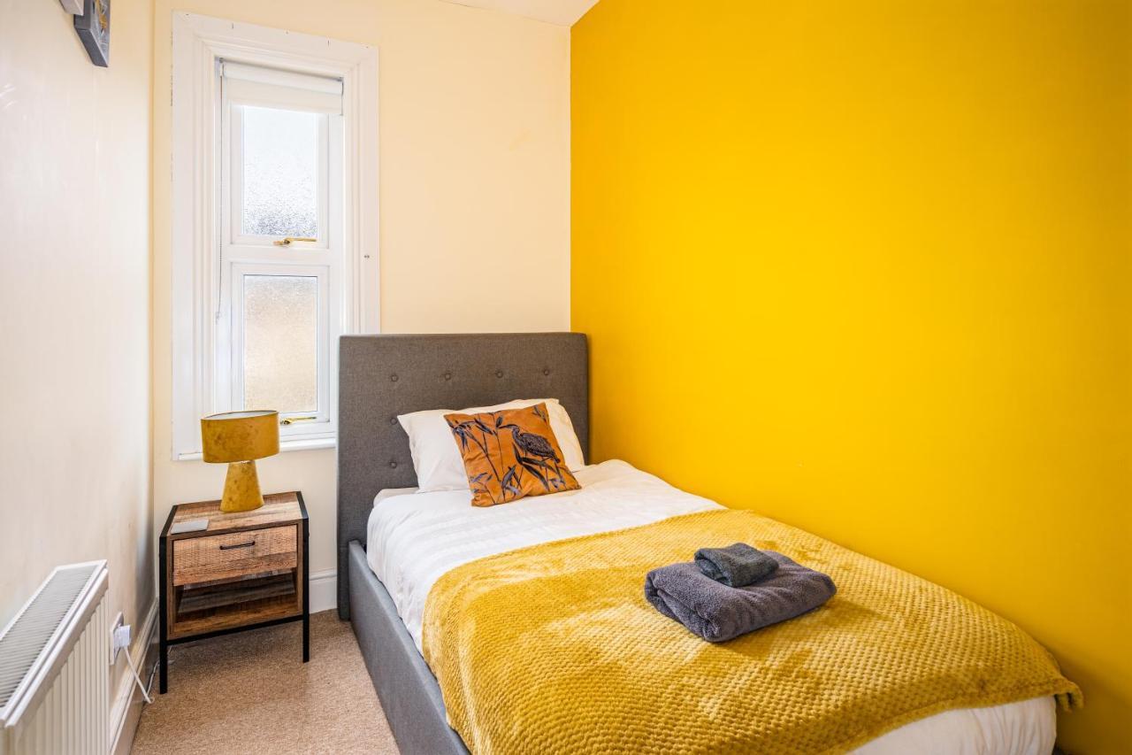 Holiday home Fantastic, Spacious 3 Bedroom House With Garden Bath