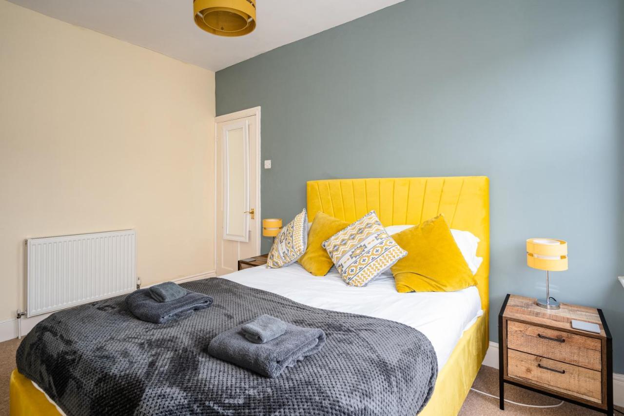 Fantastic, Spacious 3 Bedroom House With Garden * Bath