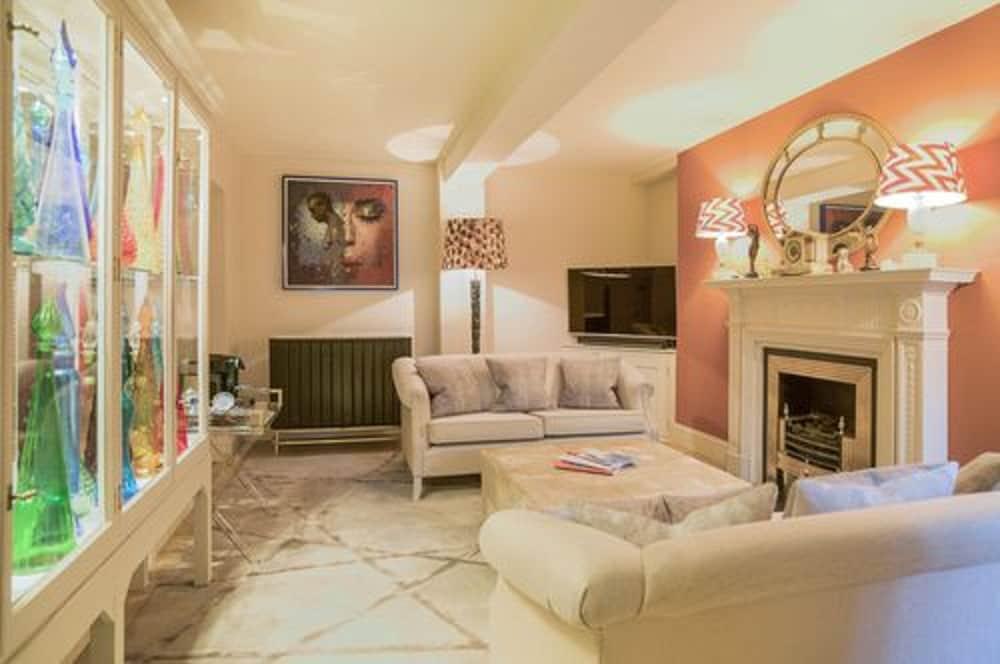 No 15 By Guesthouse, 5* Bath