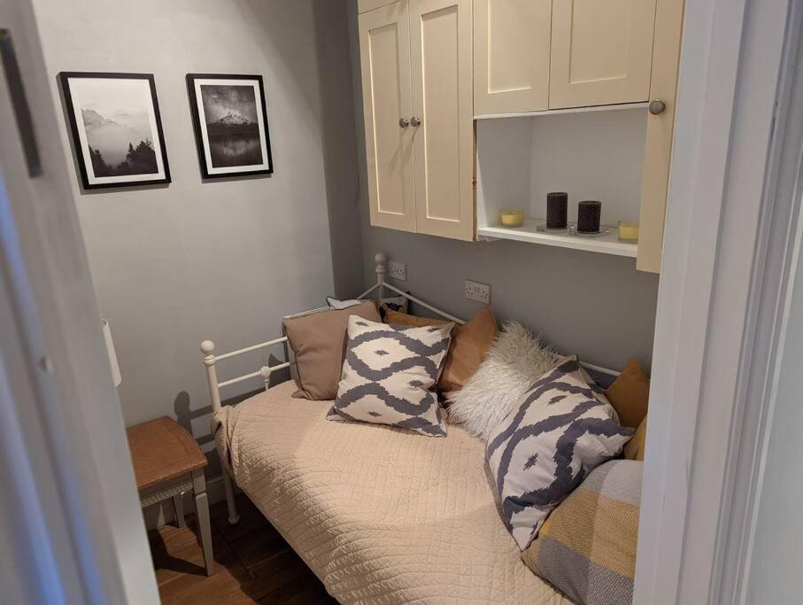 Gorgeous Cosy Flat With Free Parking And Garden Bath