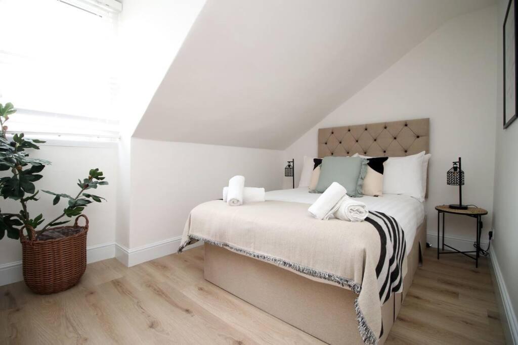 Station Road By Mia Living Stunning Modern 4 Bedroom House Free Onstreet Parking * Bath