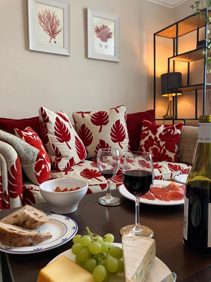 Elegant Well Appointed Maisonette 105m2 *