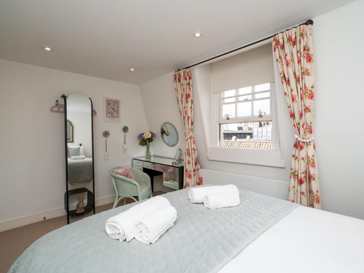 Pass The Keys 2 Bed Flat In The Heart Of * Bath