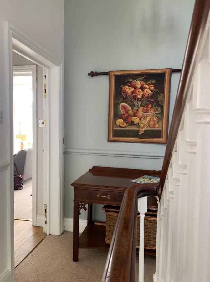 Bijoux Period And Parking Bath