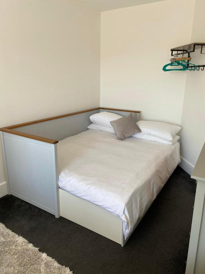 Burgess Yard 2-bedroom Cottage, Holiday home *
