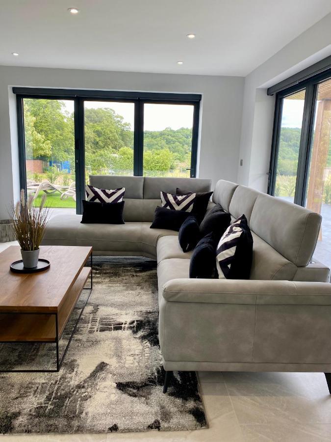 Stunning Modern Set In Beautiful Grounds. Bath