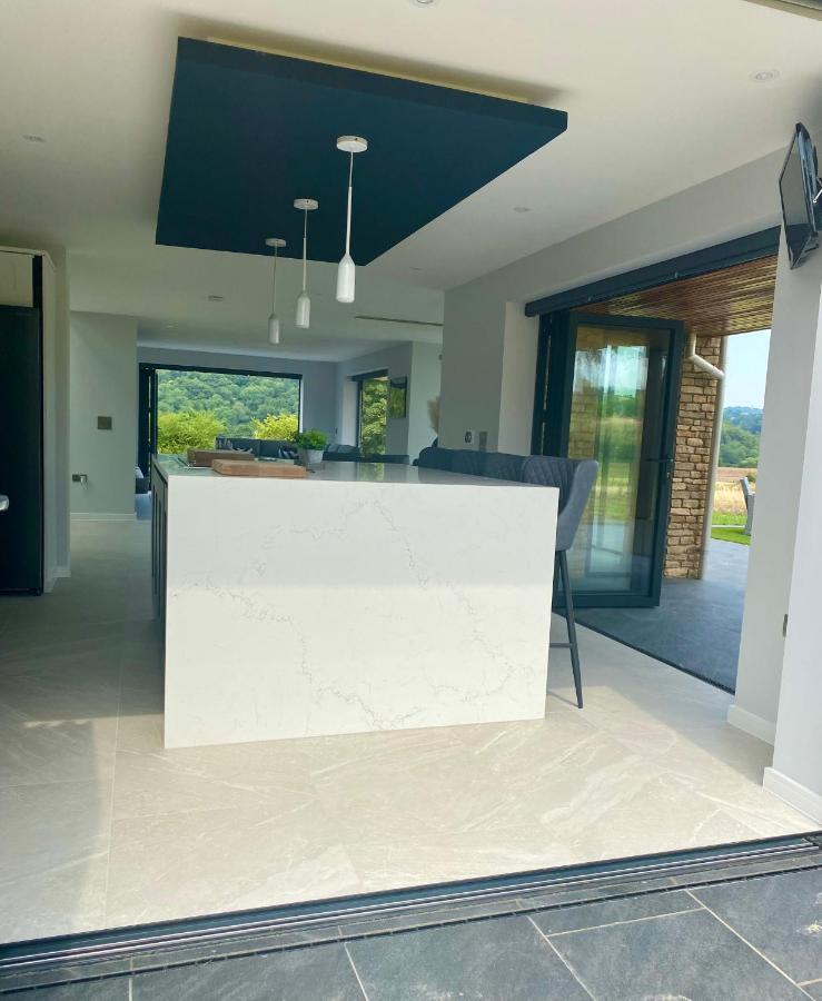 Stunning Modern Set In Beautiful Grounds. Holiday home *