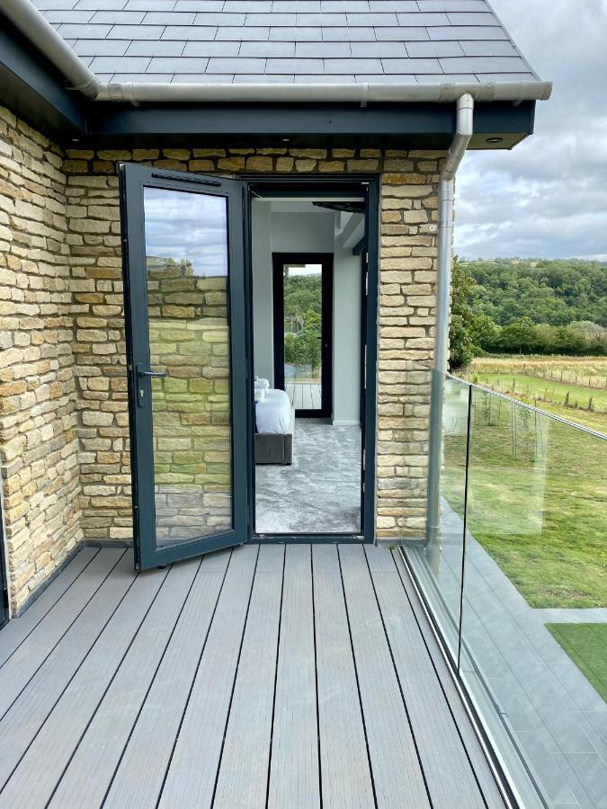 Stunning Modern Set In Beautiful Grounds. * Bath
