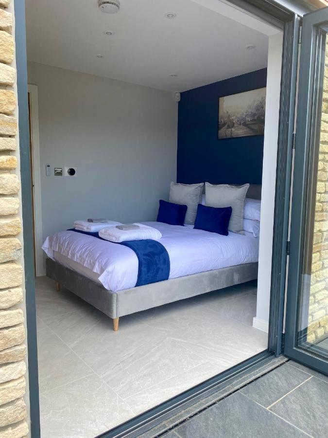 Holiday home Stunning Modern Set In Beautiful Grounds. *