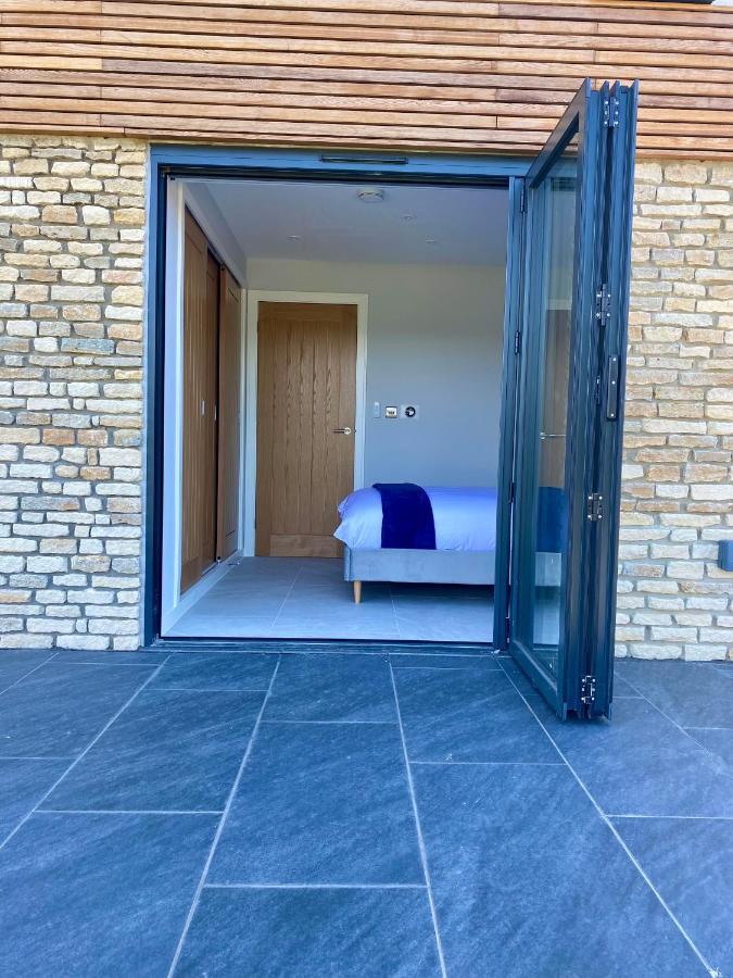 Stunning Modern Set In Beautiful Grounds. * Bath