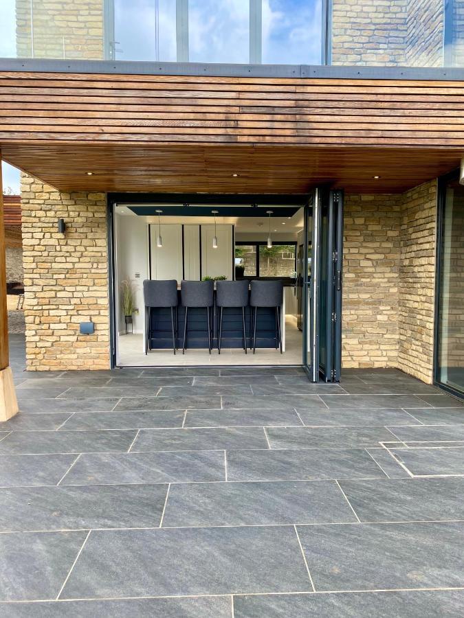 Stunning Modern Set In Beautiful Grounds. Holiday home