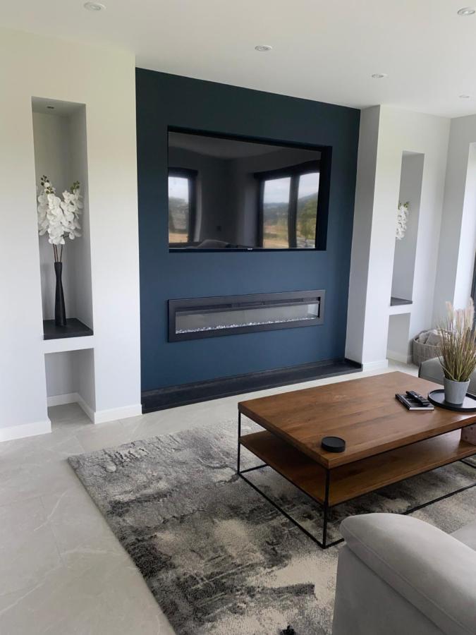 Holiday home Stunning Modern Set In Beautiful Grounds. *