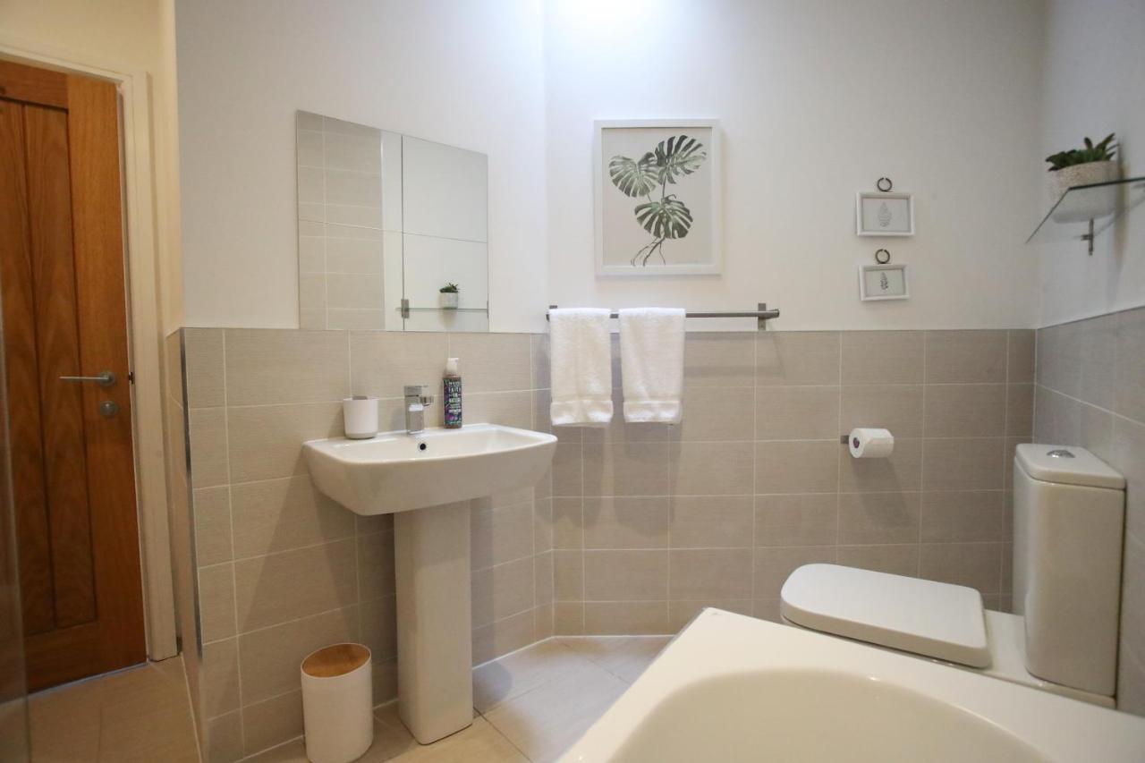 Burgess Yard 2-bedroom Cottage, * Bath