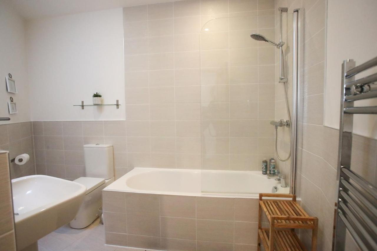Burgess Yard 2-bedroom Cottage, * Bath