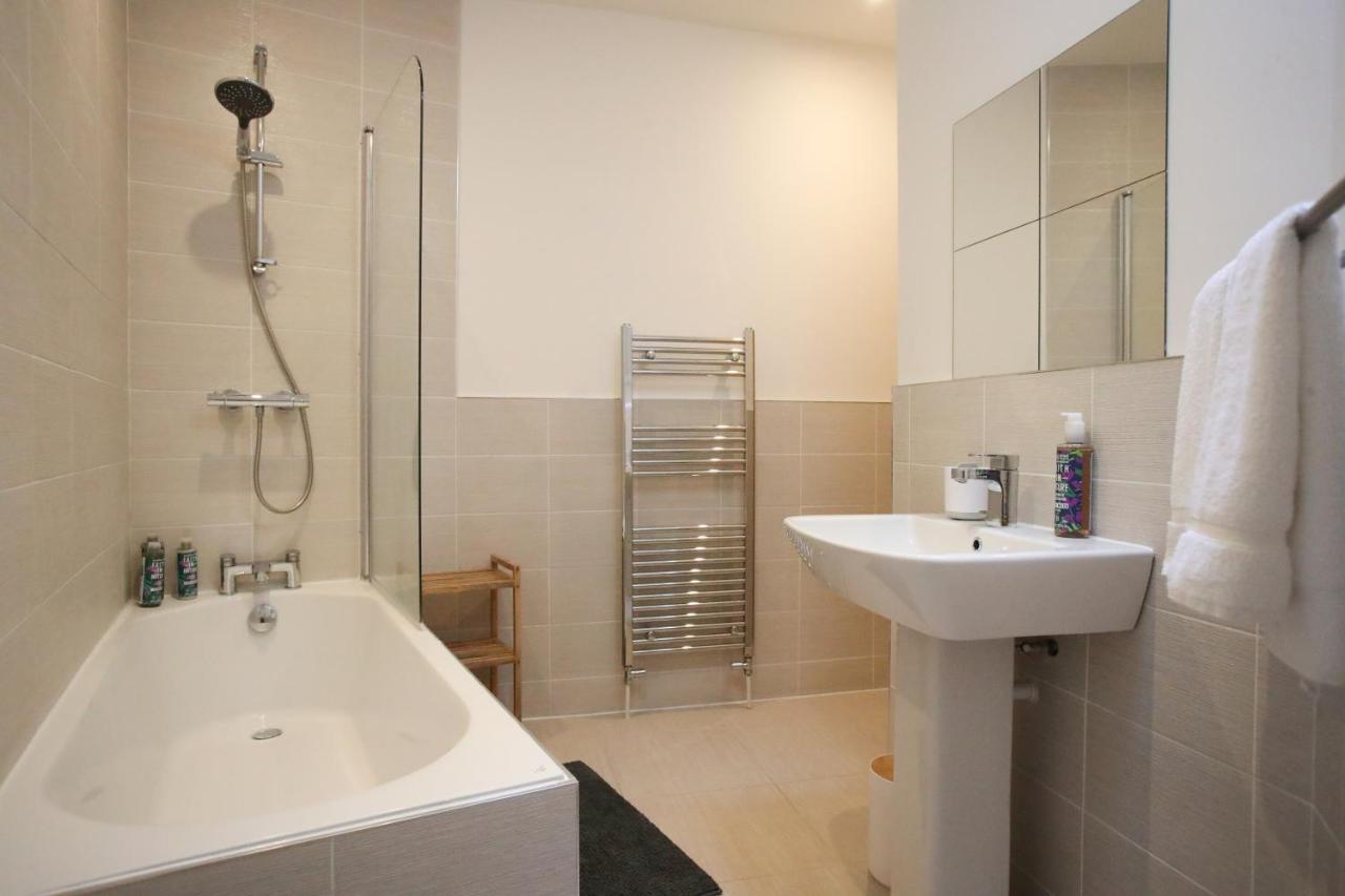 Burgess Yard 2-bedroom Cottage, Holiday home *