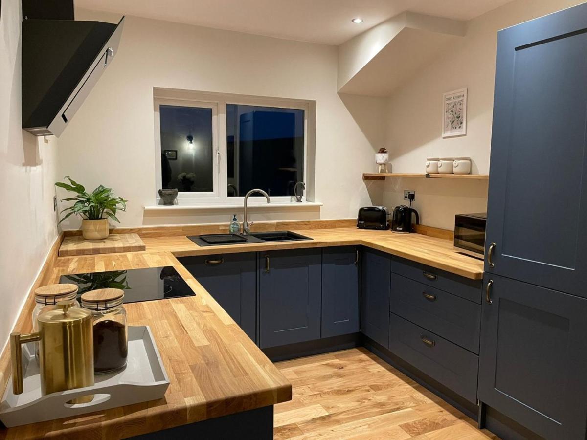 No 12 - Stylish & Homely 3 Bed With Parking Close To Centre
