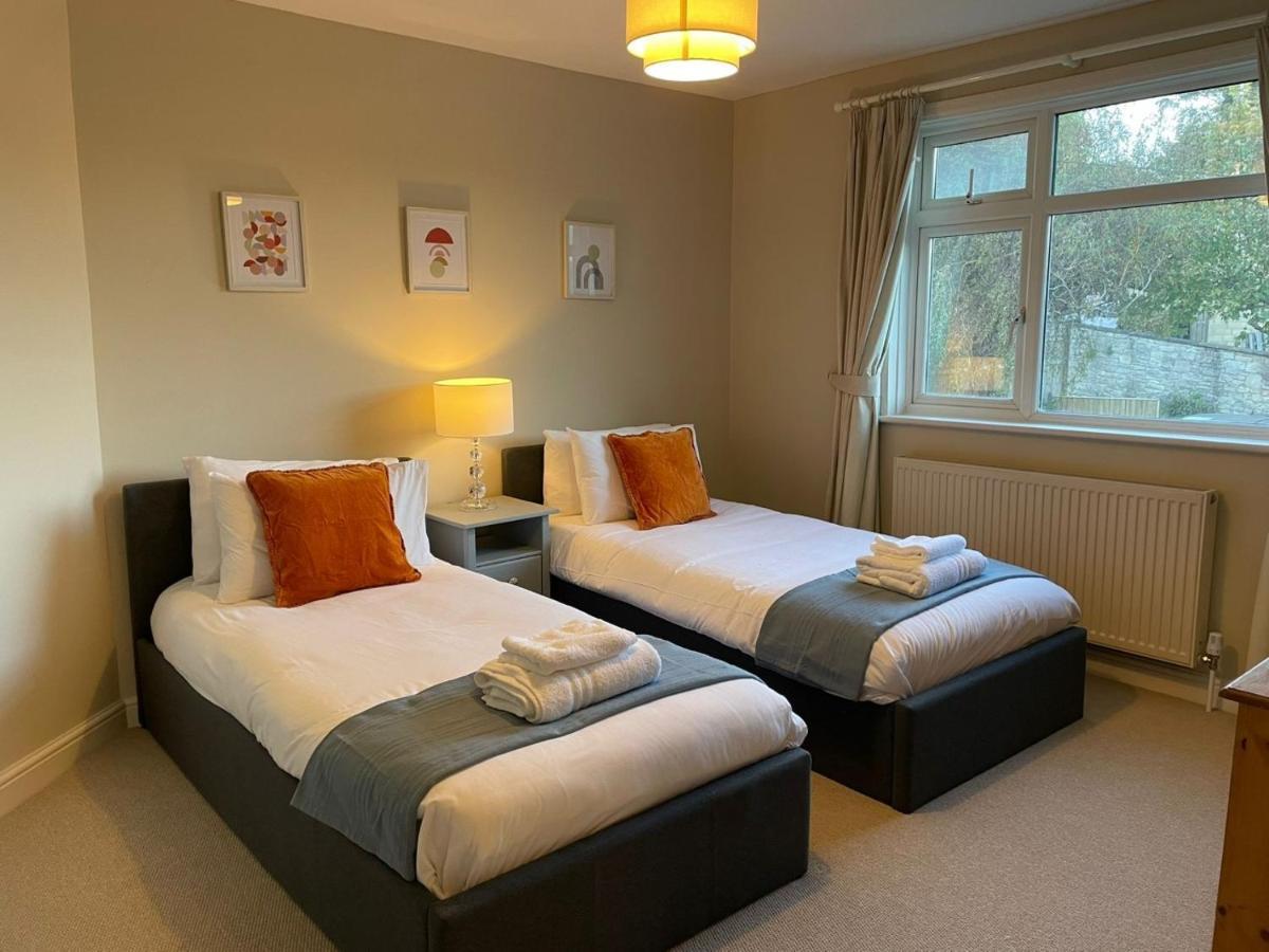 Holiday home No 12 - Stylish & Homely 3 Bed With Parking Close To Centre *