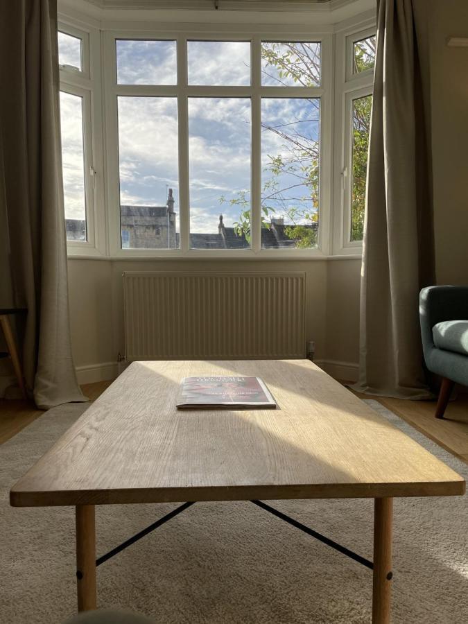 No 12 - Stylish & Homely 3 Bed With Parking Close To Centre *