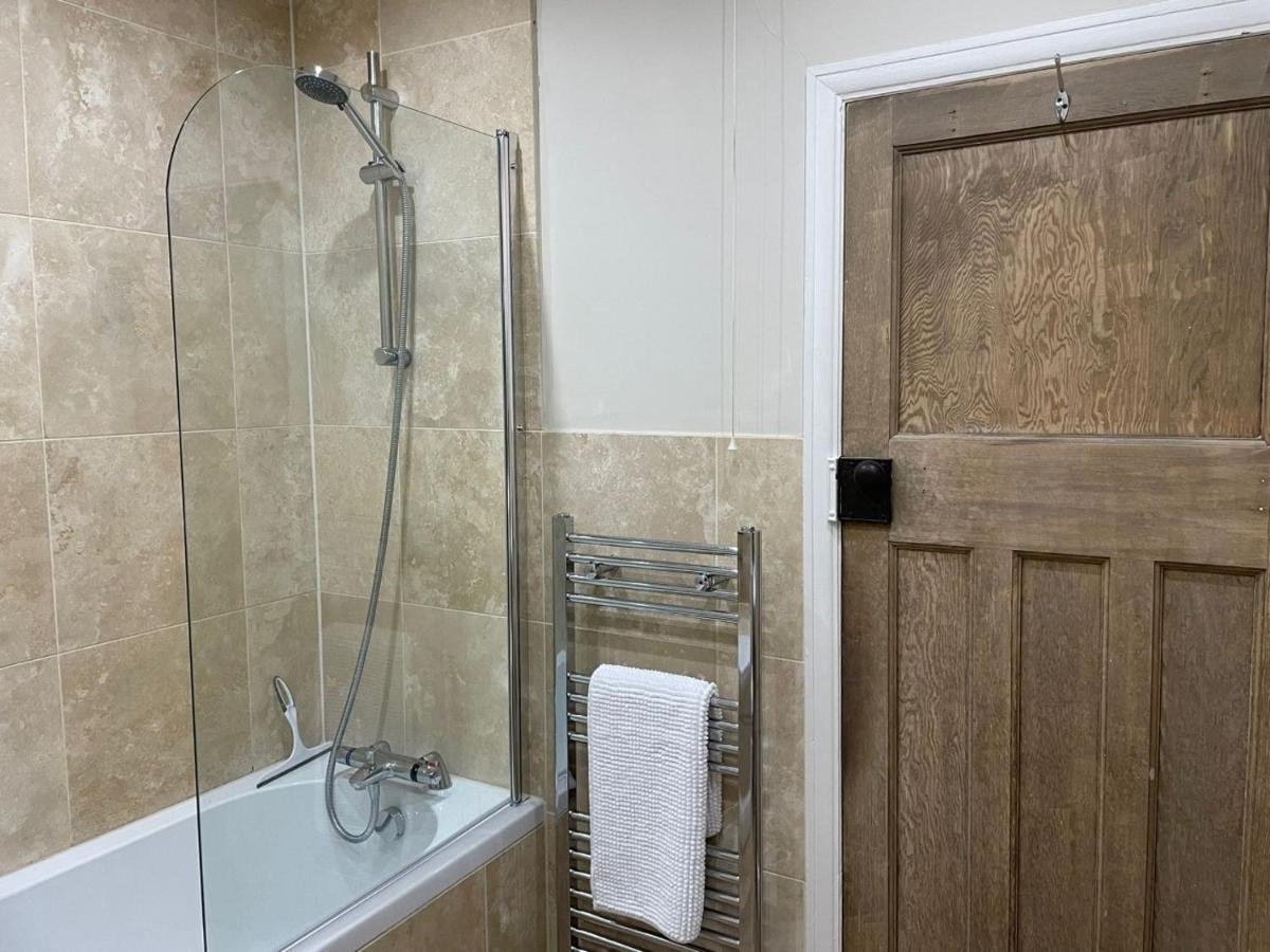 No 12 - Stylish & Homely 3 Bed With Parking Close To Centre