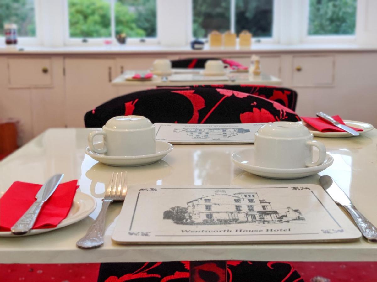 Guest house Wentworth House - Free Parking