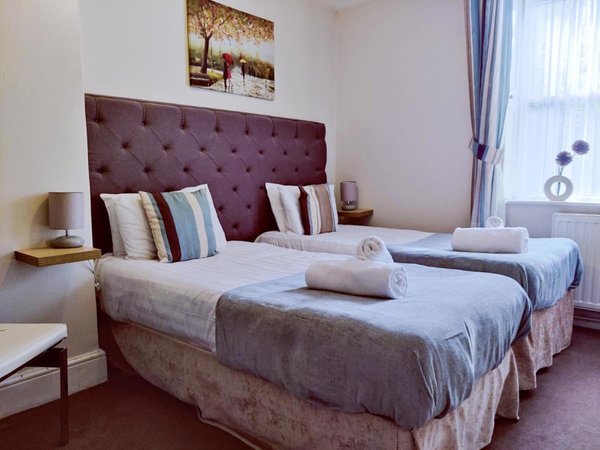 Guest house Wentworth House - Free Parking