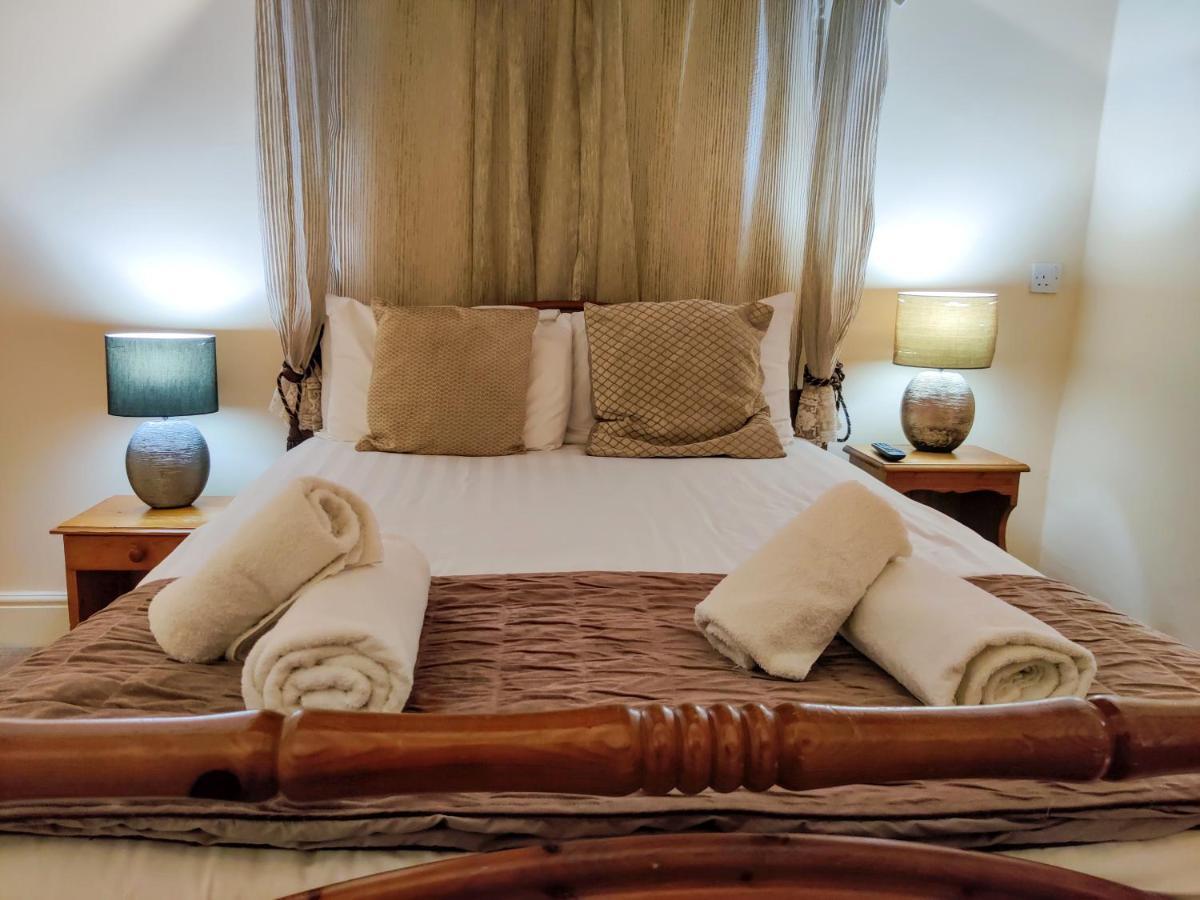 Wentworth House - Free Parking Guest house
