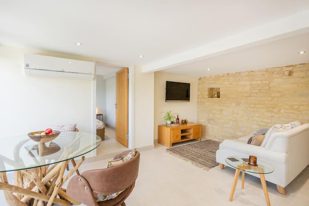 Beautiful One-bed Countryside Retreat In * Bath