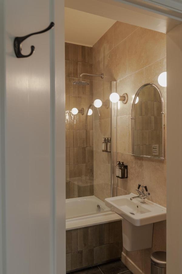 Leighton House - Boutique Guesthouse Bed & Breakfast 5*