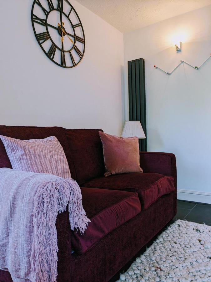 Retreat, Free Private Parking, Sleeps Up To 4 *