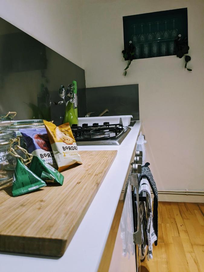 Retreat, Free Private Parking, Sleeps Up To 4