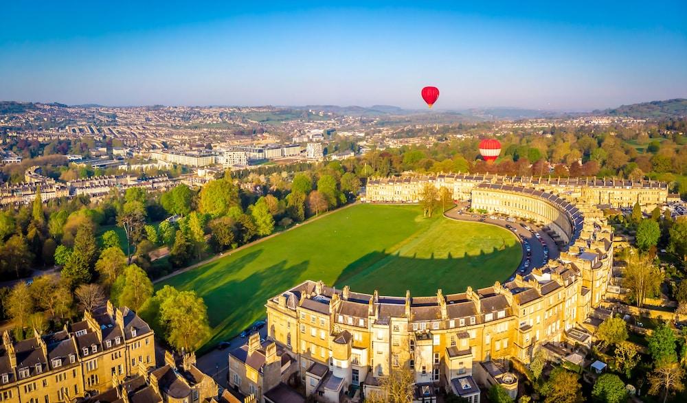 The Royal Crescent & Hotel Bath