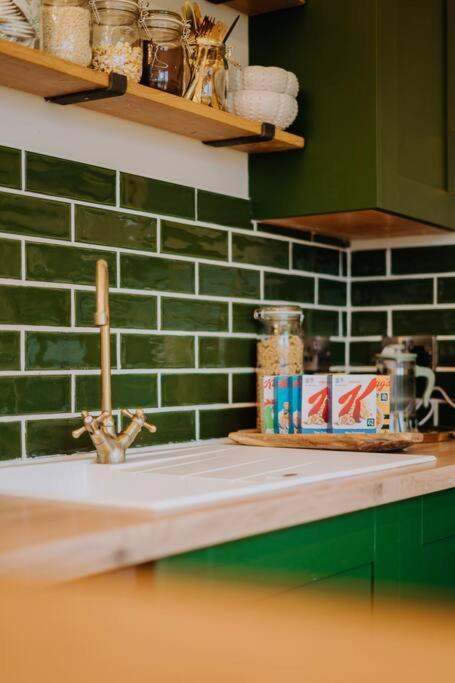 Newton Escapes Luxury Container Bath