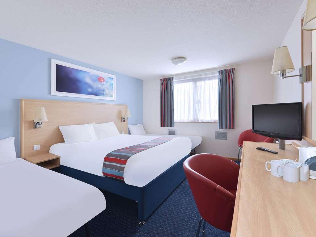 Travelodge Beckington Hotel 3*
