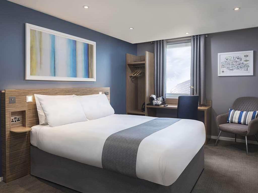 Travelodge Waterside 2*