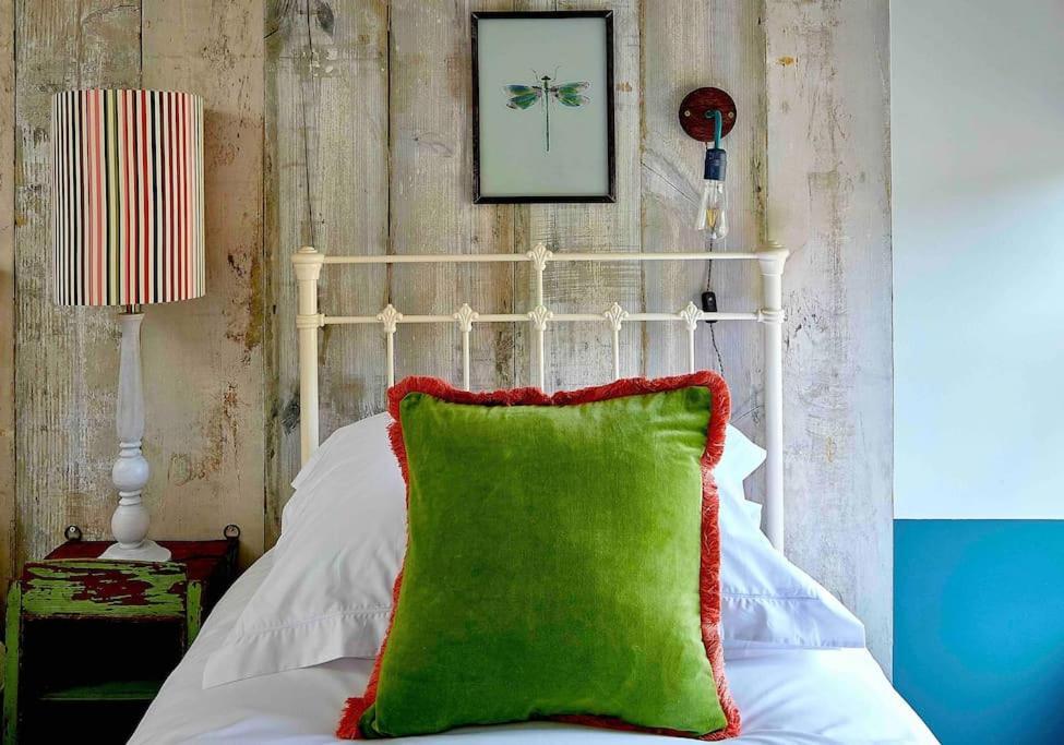 Holiday home The Lark - High Style By The Baths Bath
