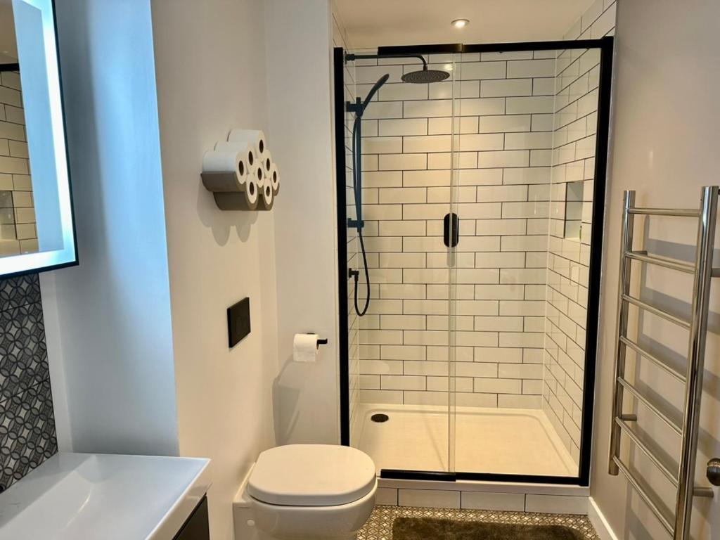 The Retreat, Luxury In With Parking * Bath