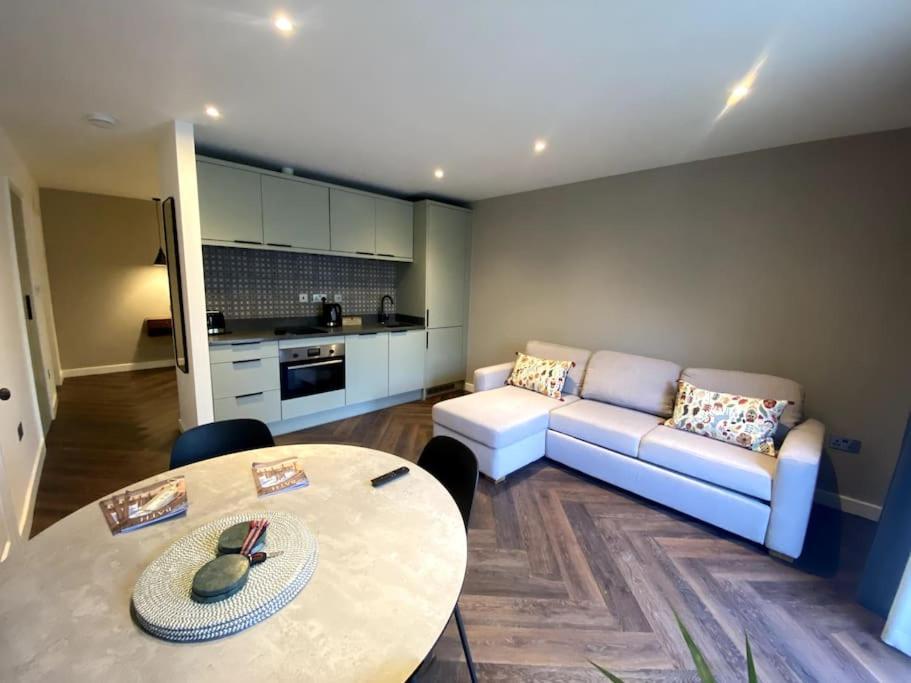 The Retreat, Luxury In With Parking Homestay *