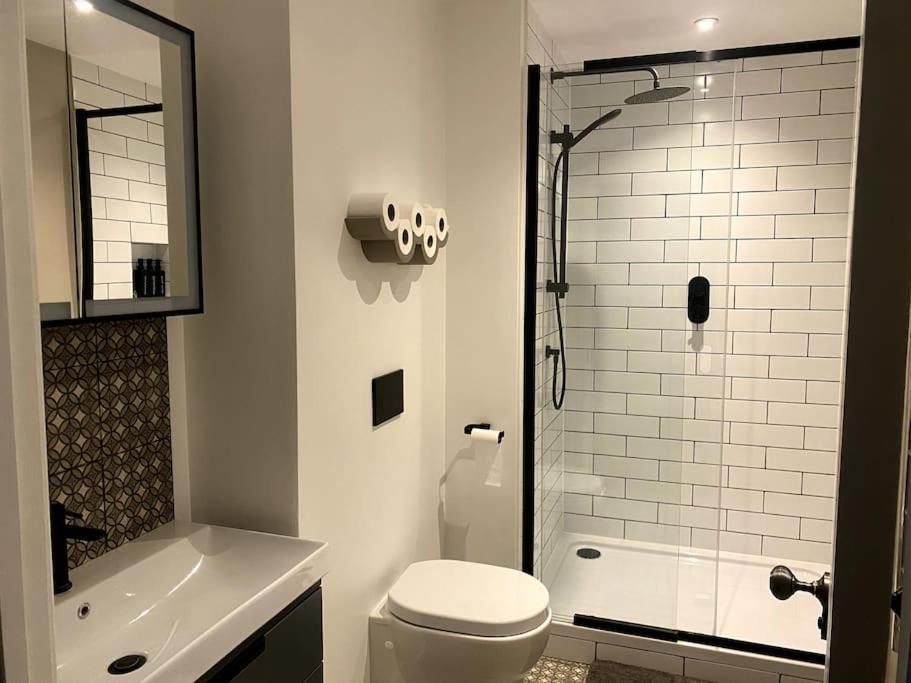 The Retreat, Luxury In With Parking * Bath