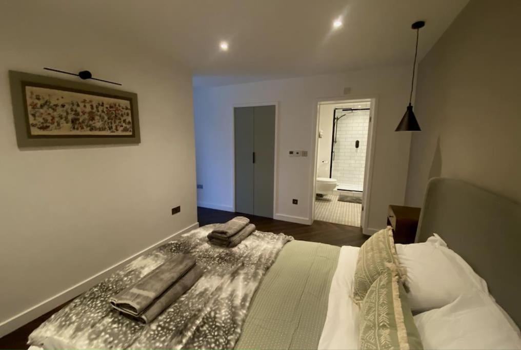 The Retreat, Luxury In With Parking Homestay