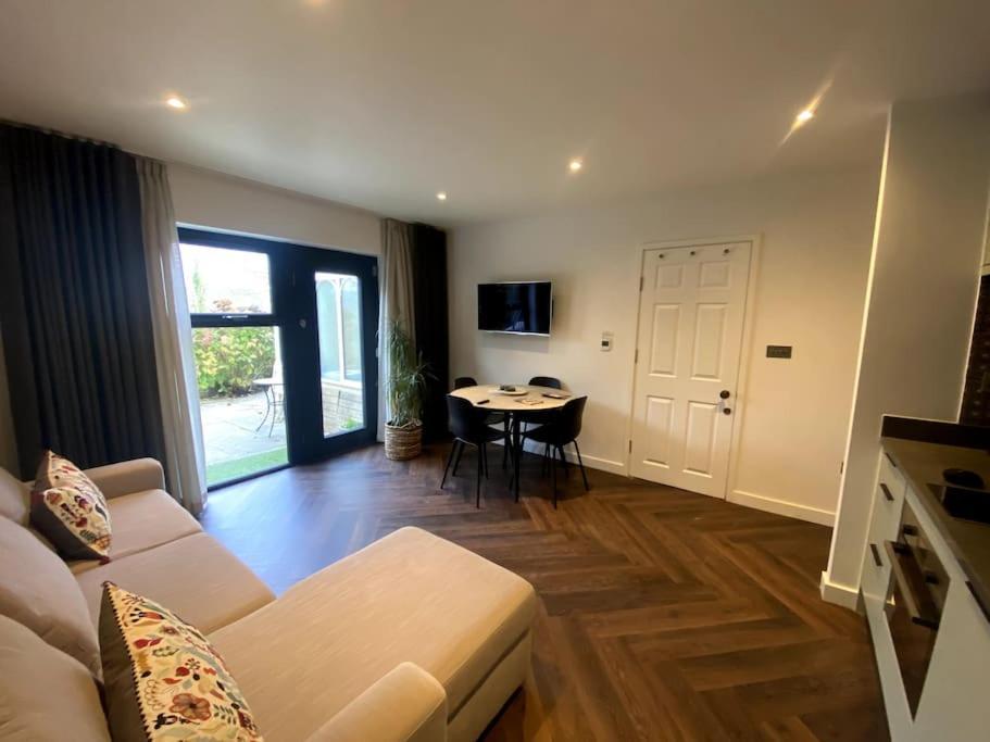 The Retreat, Luxury In With Parking Bath