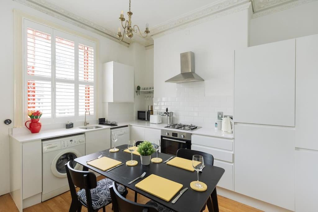 Stylish Period Maisonette Flat In Centre Of Bath