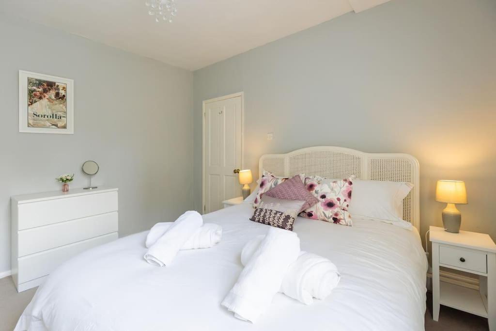 Stylish Period Maisonette Flat In Centre Of *