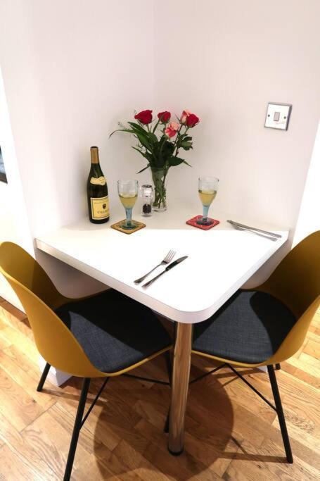Apartment ***spotless, Bright 1 Double Bed Apartment*** *